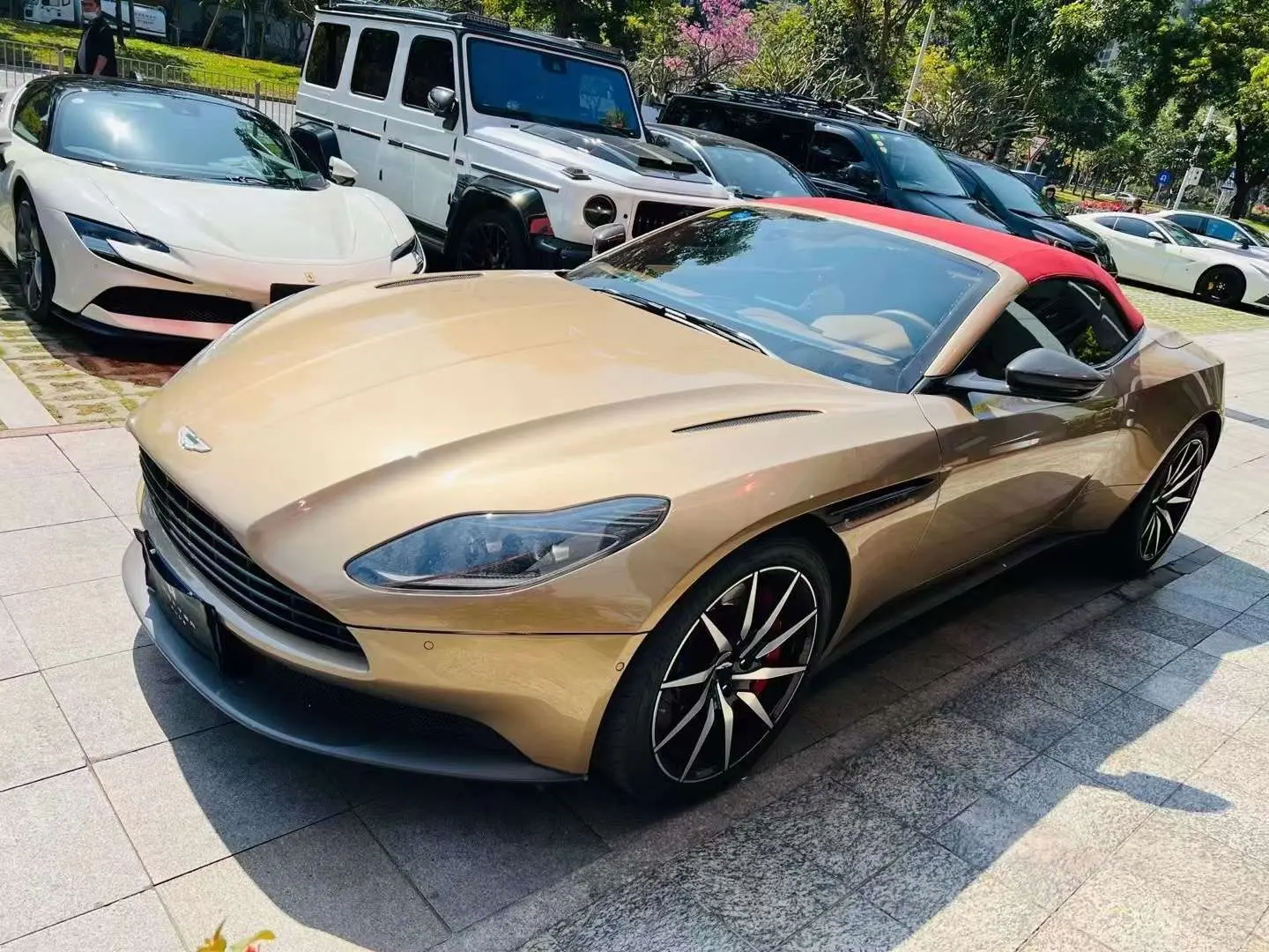 Aston Martin DB11