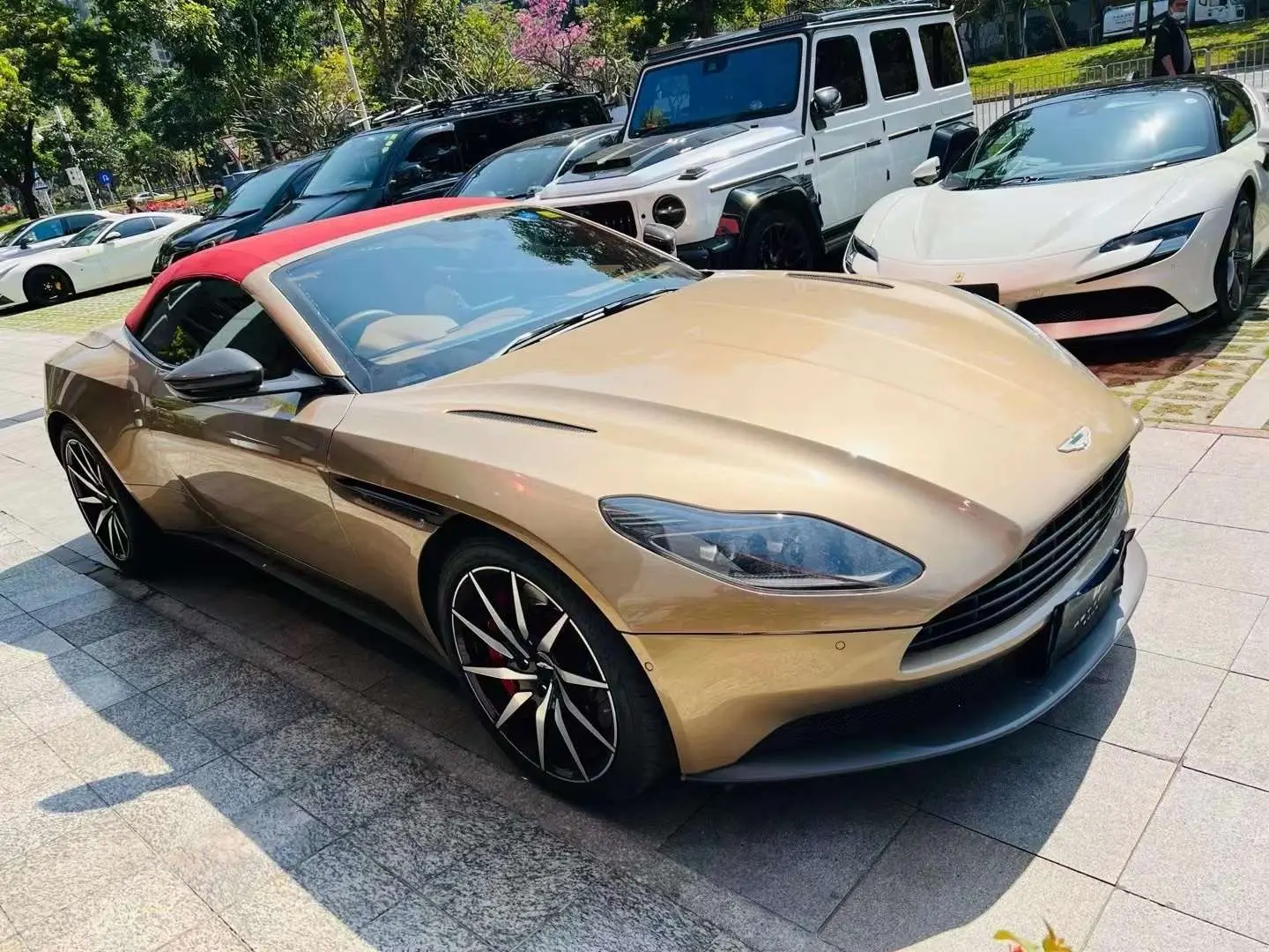 Aston Martin DB11