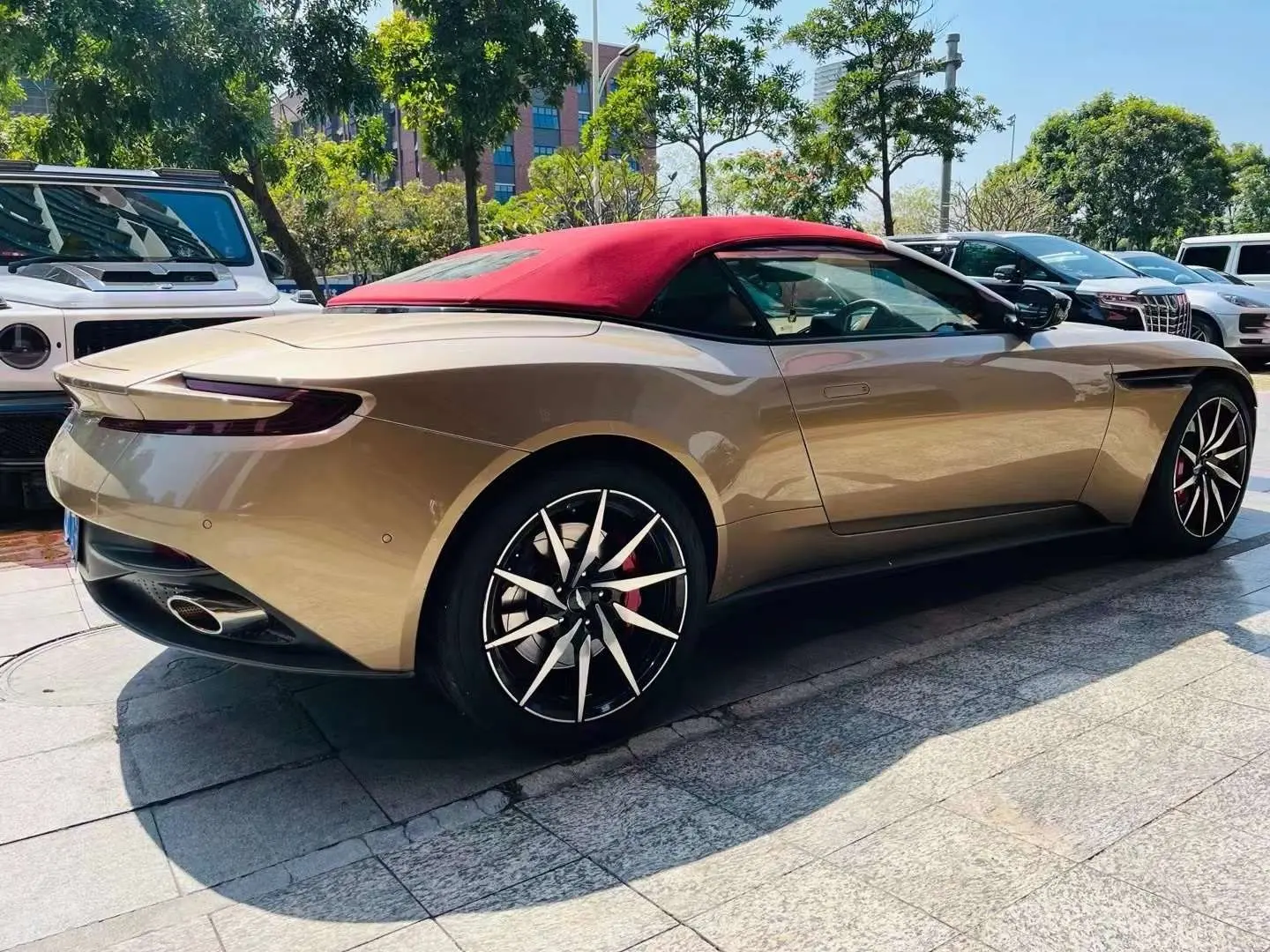Aston Martin DB11