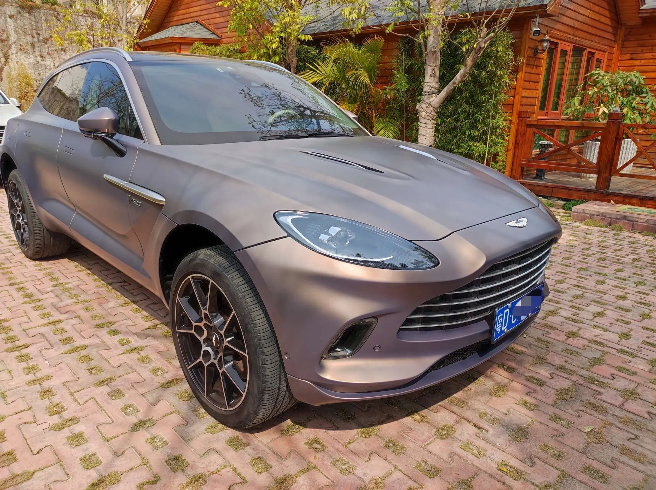 Aston Martin DBX