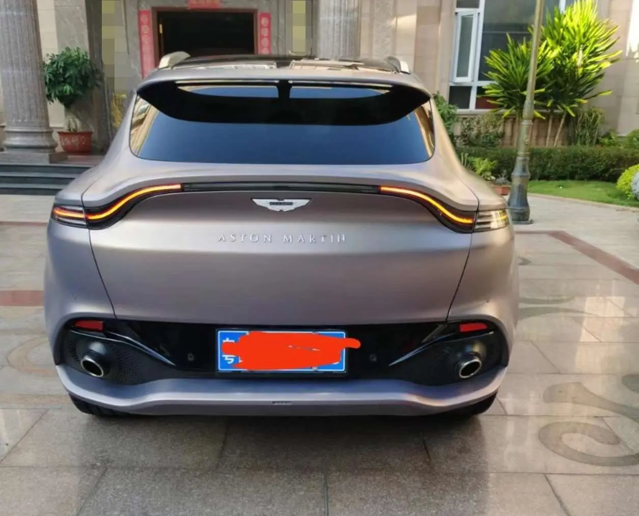 Aston Martin DBX