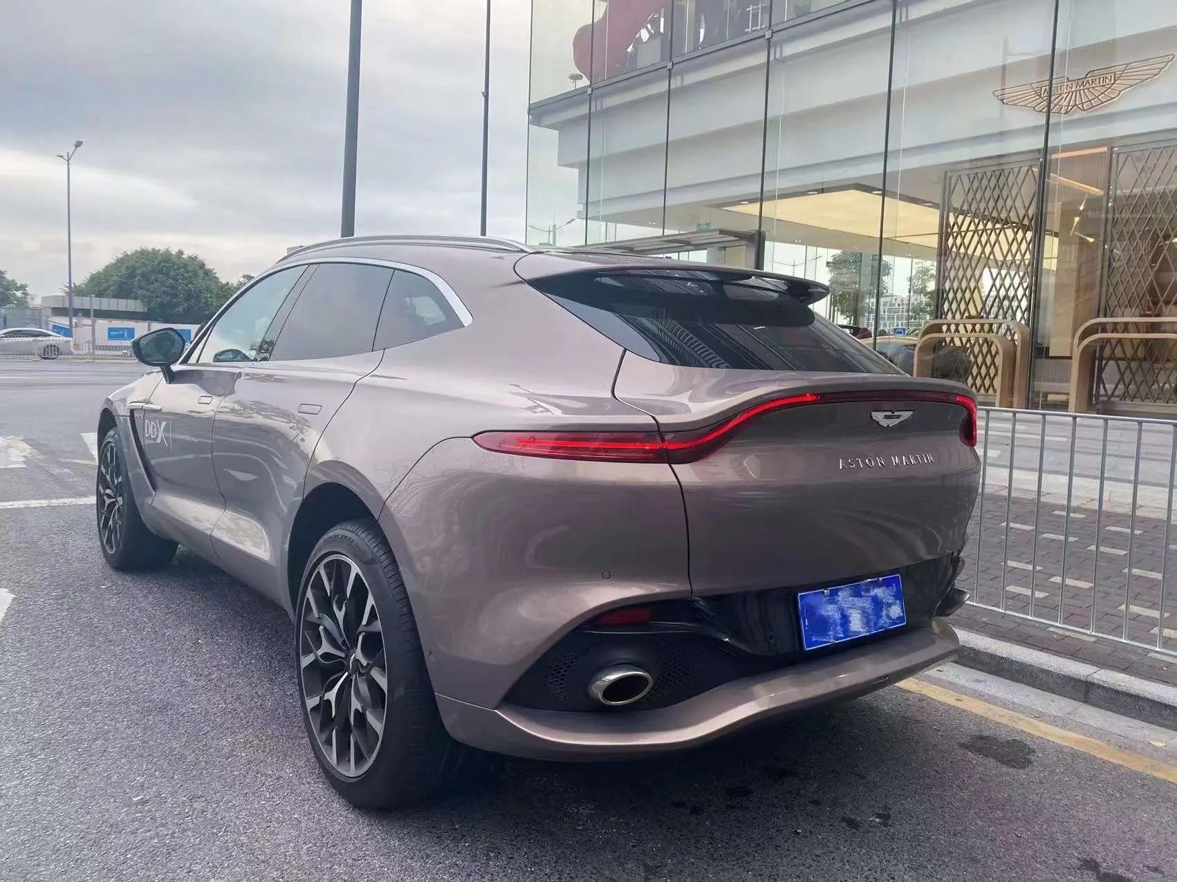 Aston Martin DBX