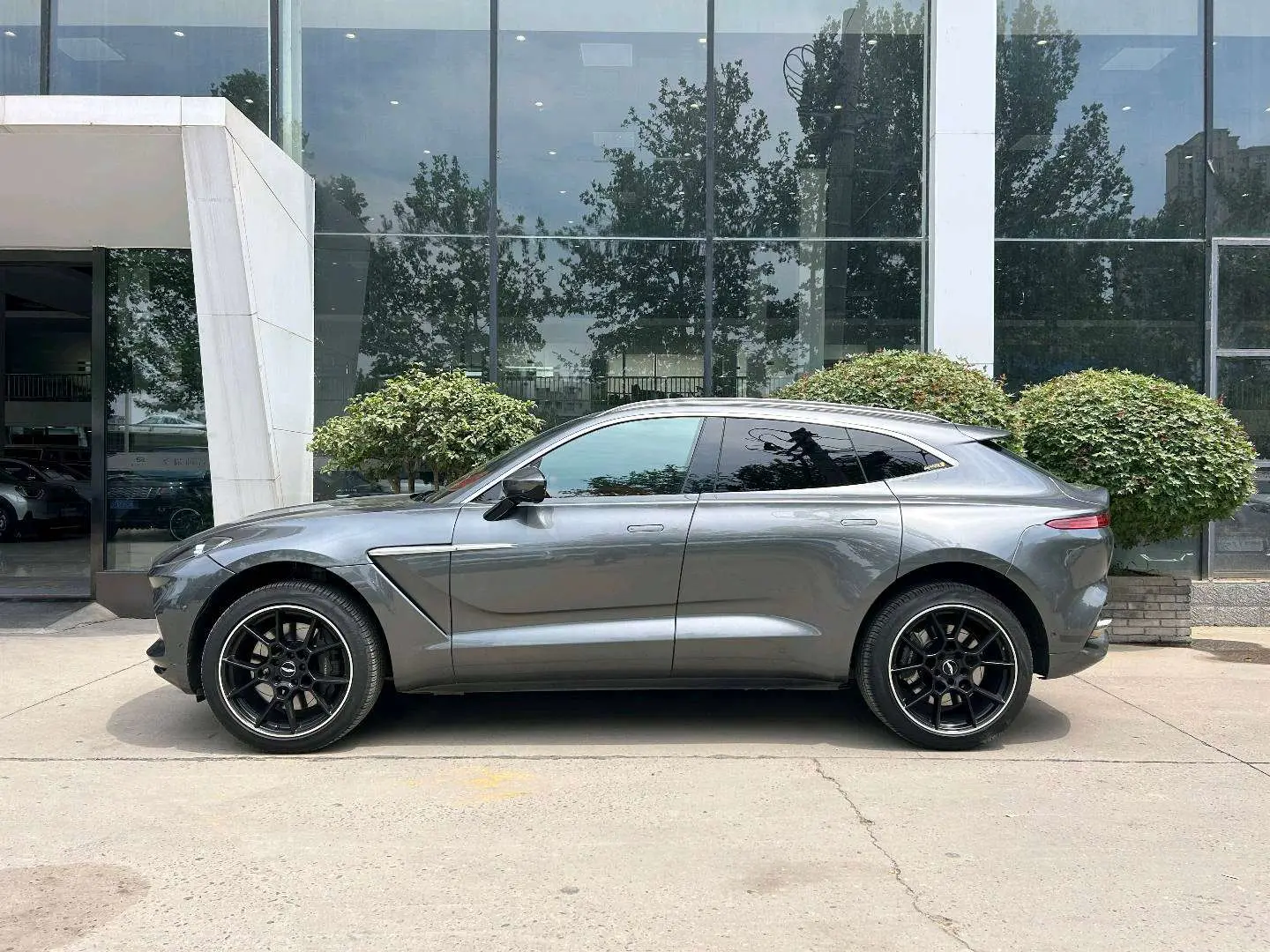 Aston Martin DBX