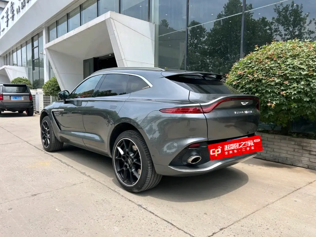 Aston Martin DBX