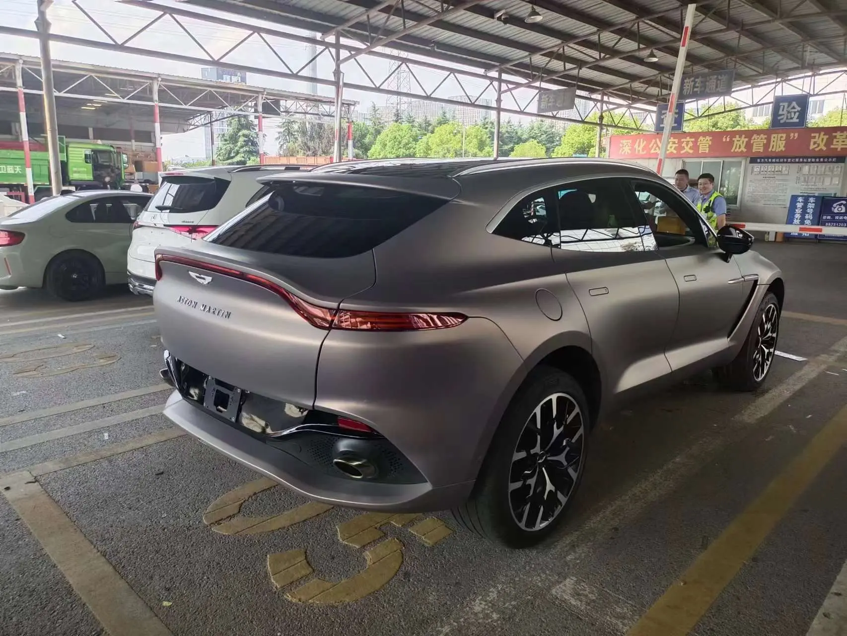 Aston Martin DBX