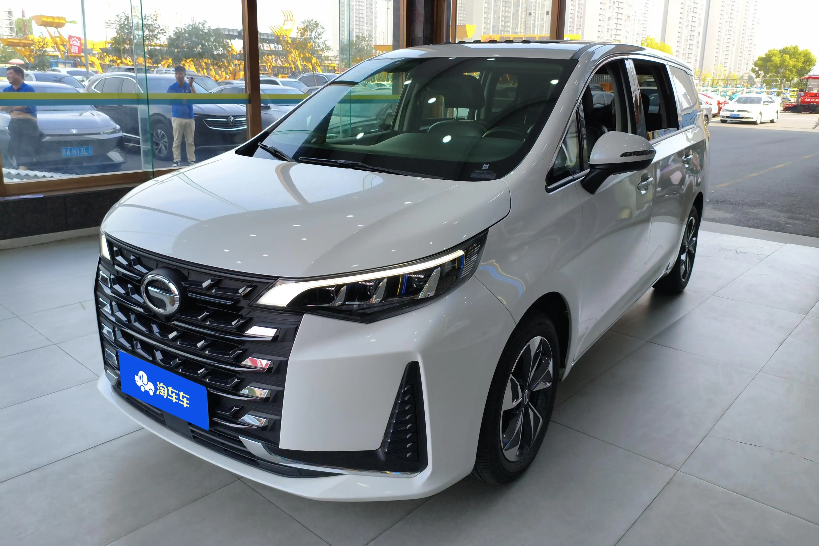 GAC Trumpchi M6  из Китая