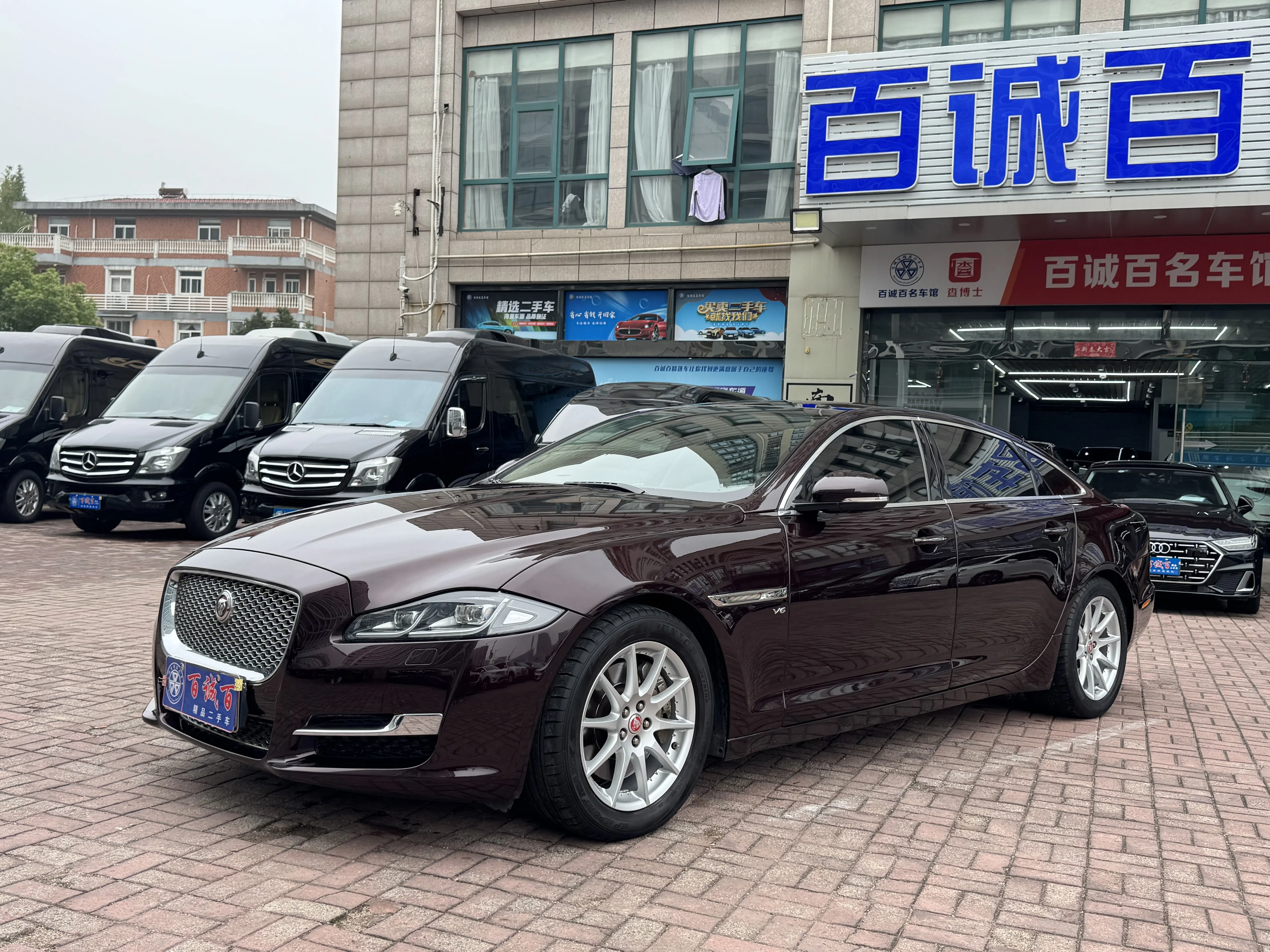 Jaguar XJ