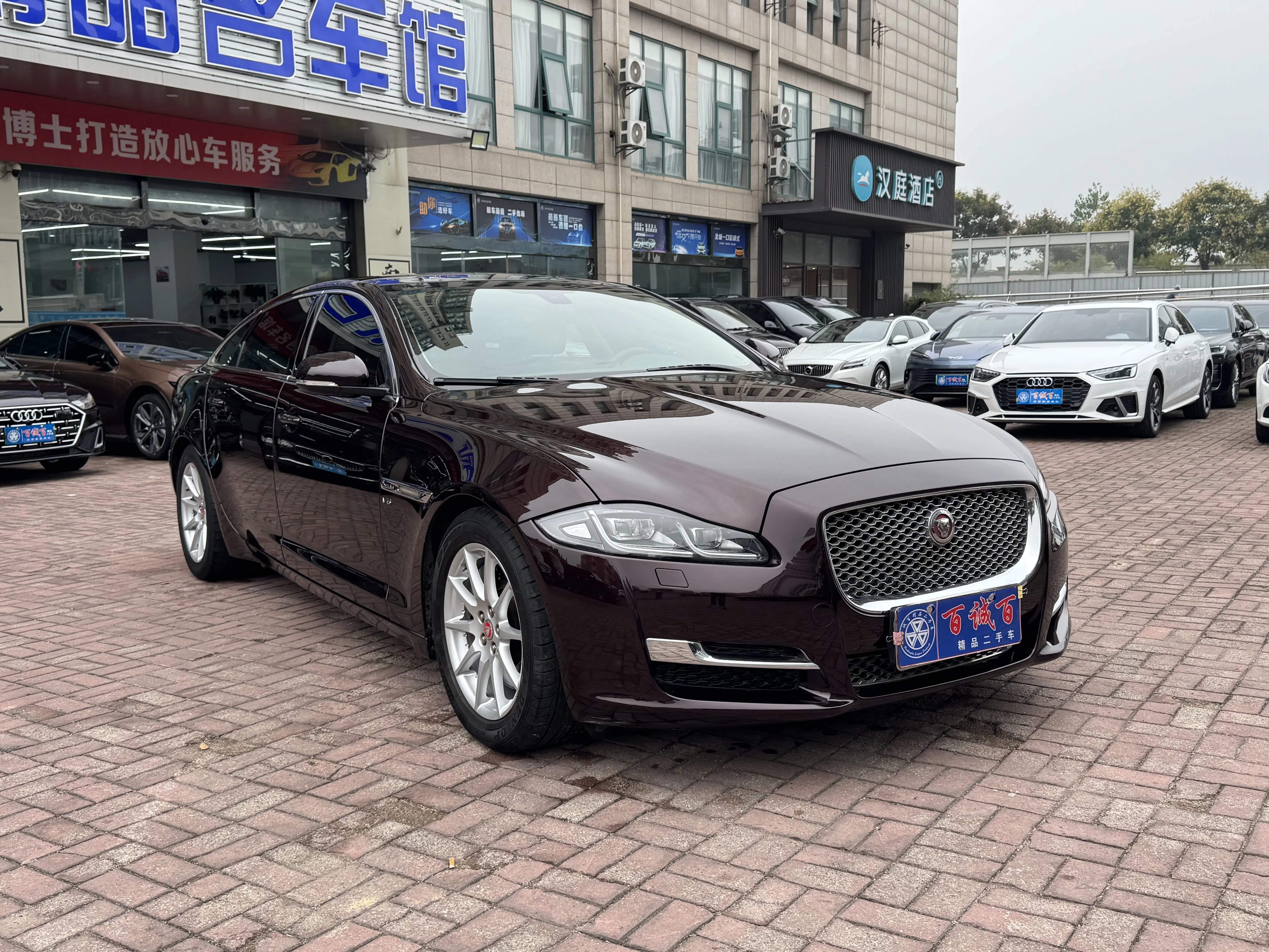Jaguar XJ