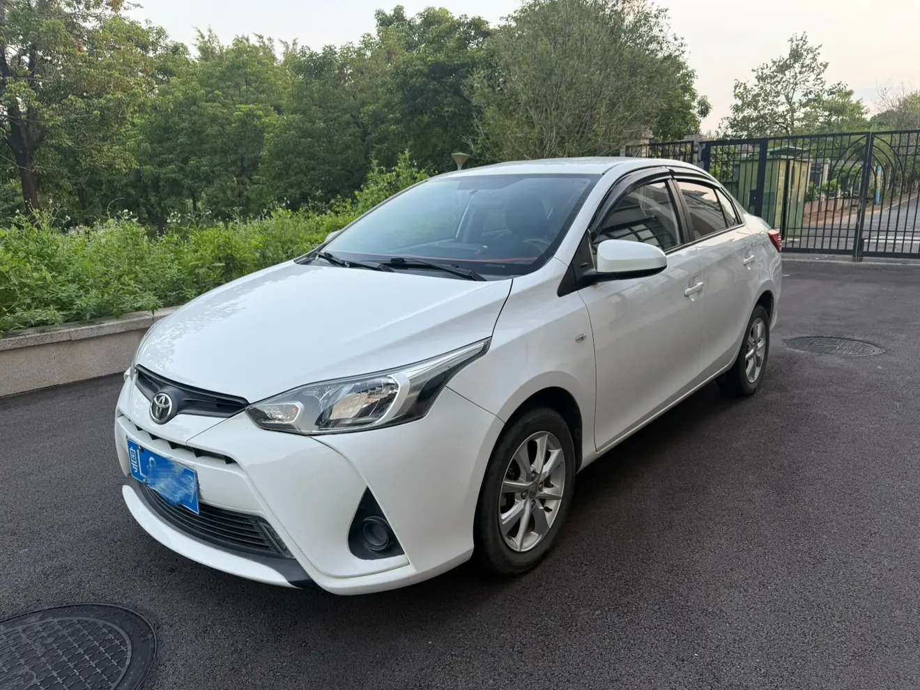 Toyota YARiS L Enjoy  из Китая