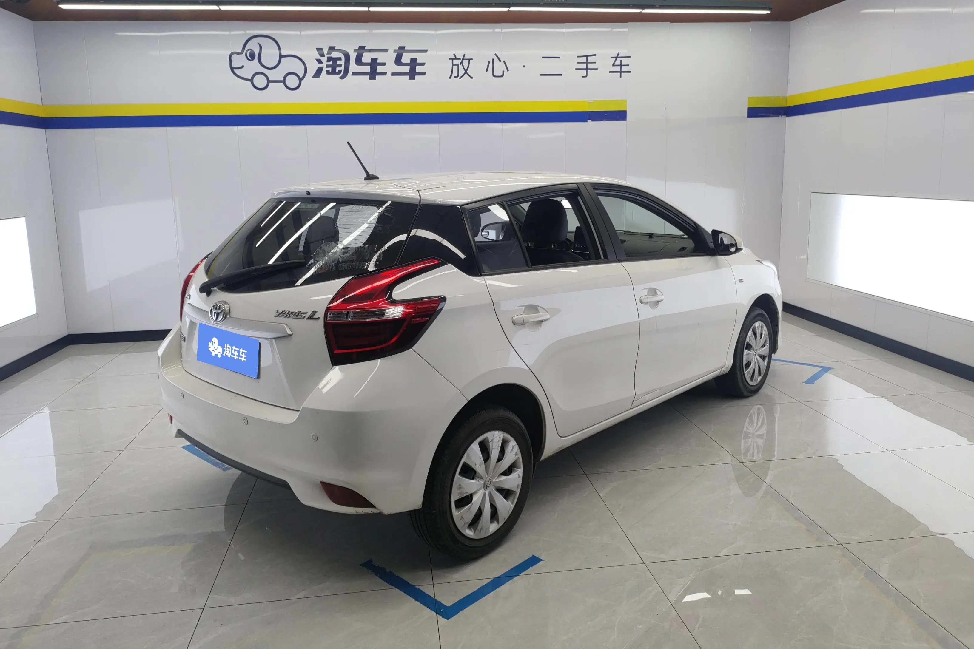 Toyota YARiS L to dazzle