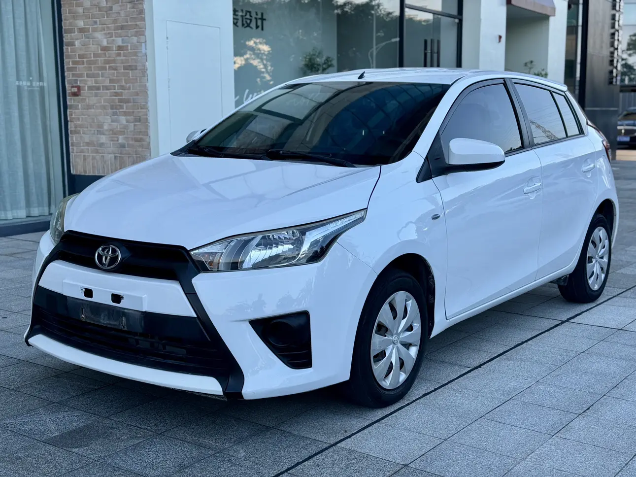 Toyota YARiS L to dazzle
