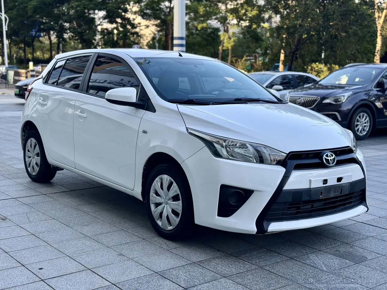 Toyota YARiS L to dazzle