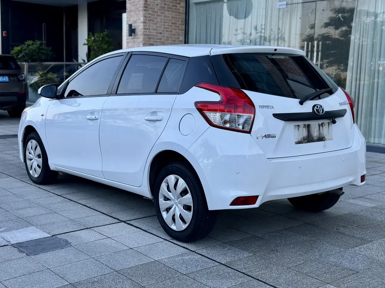 Toyota YARiS L to dazzle