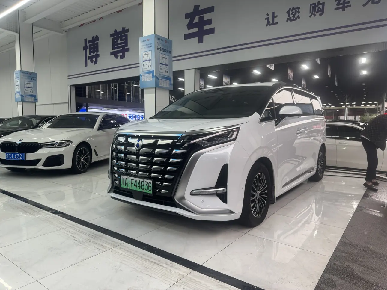 Denza D9 DM  из Китая