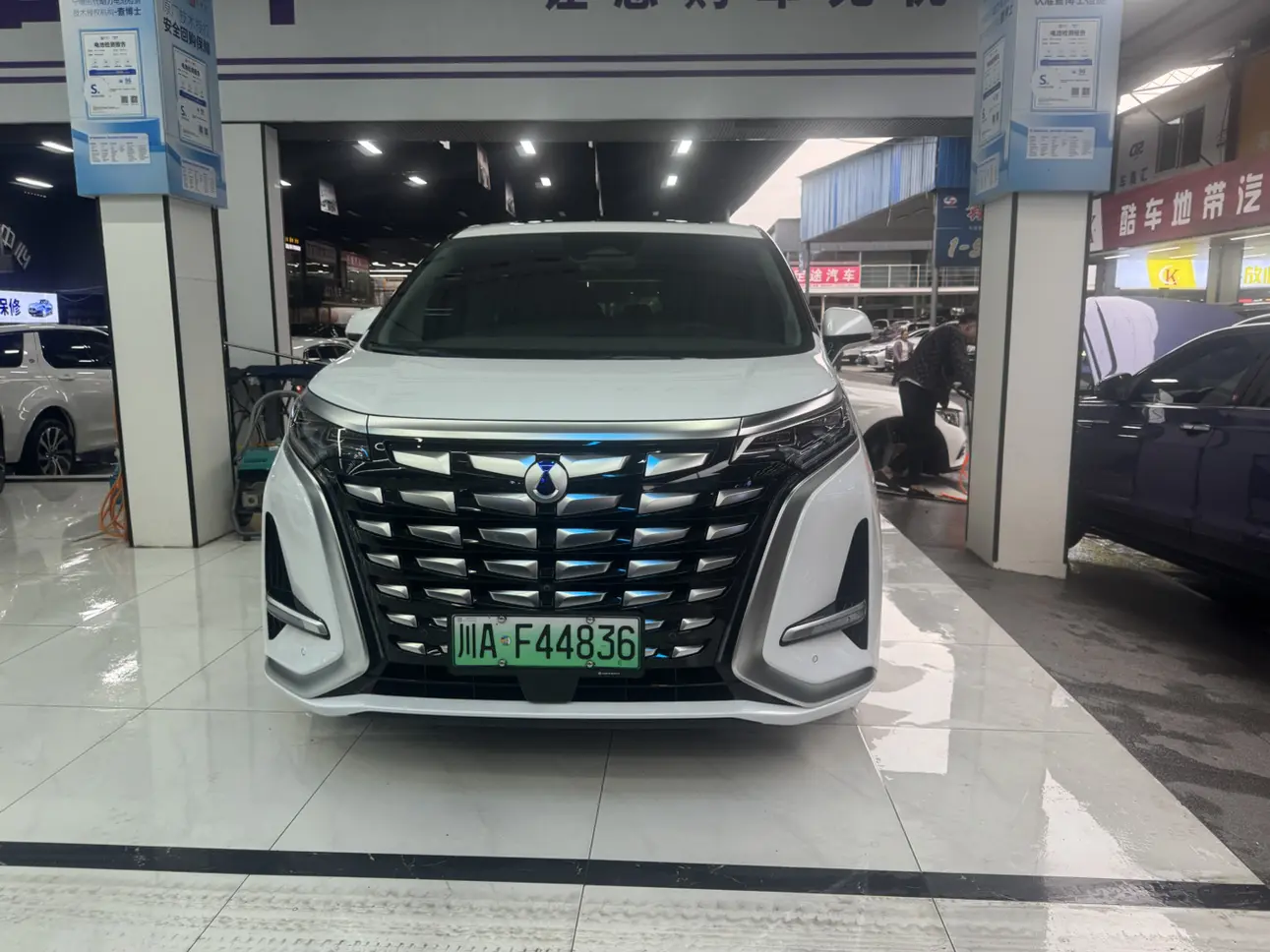 Denza D9 DM  из Китая