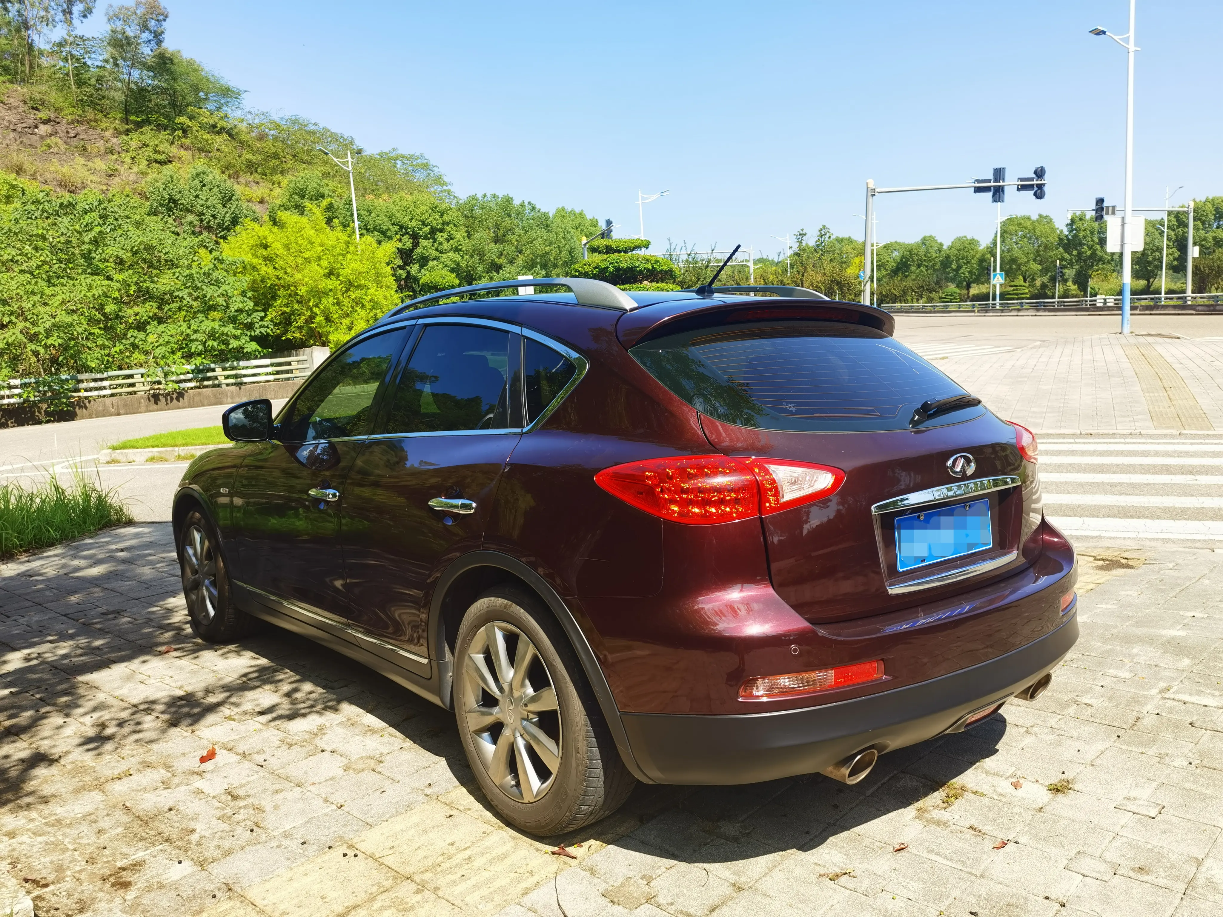 Infiniti QX50 (imported)