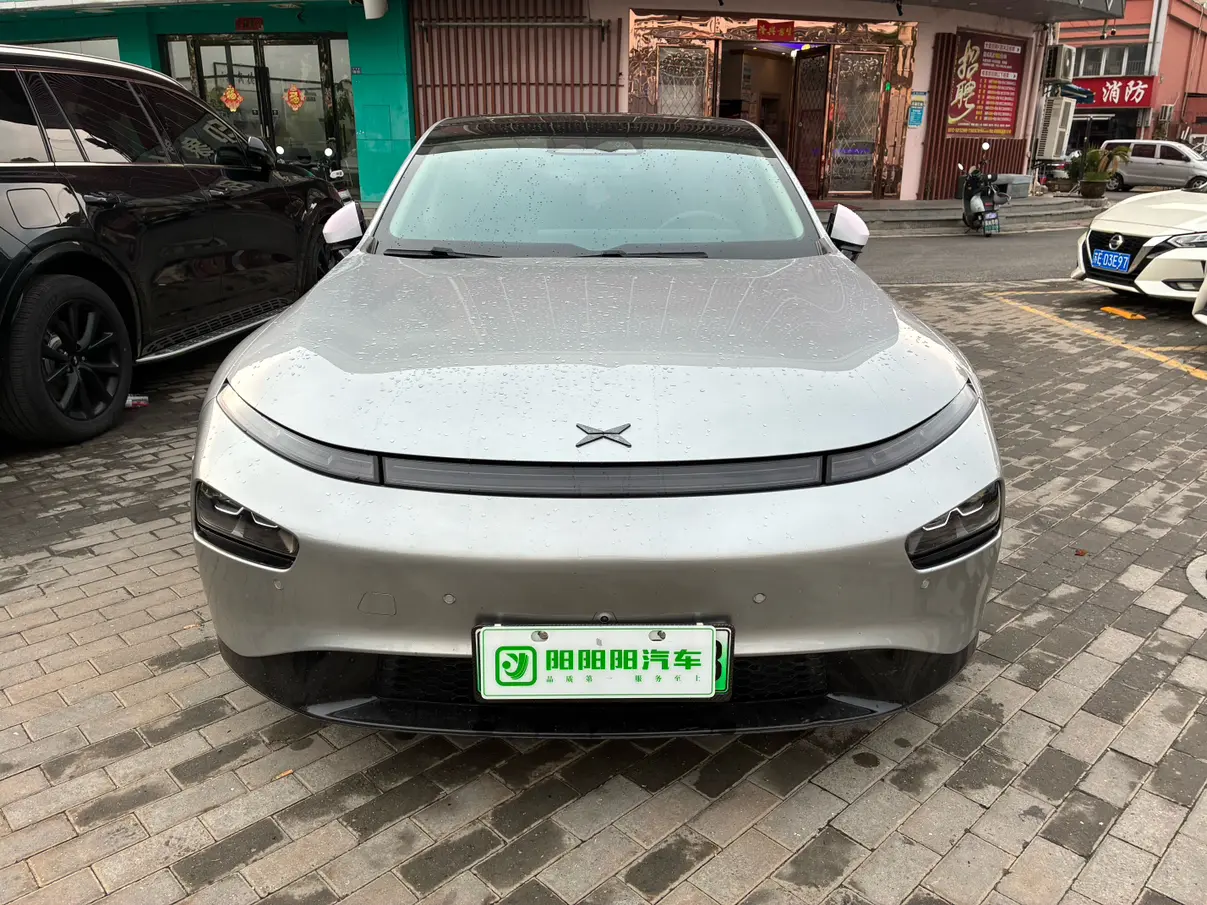 Xpeng P7  из Китая