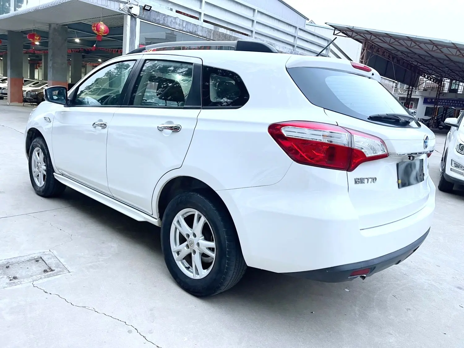 Kai Chen Venucia T70