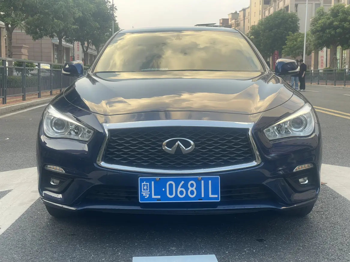 Infiniti Q50L