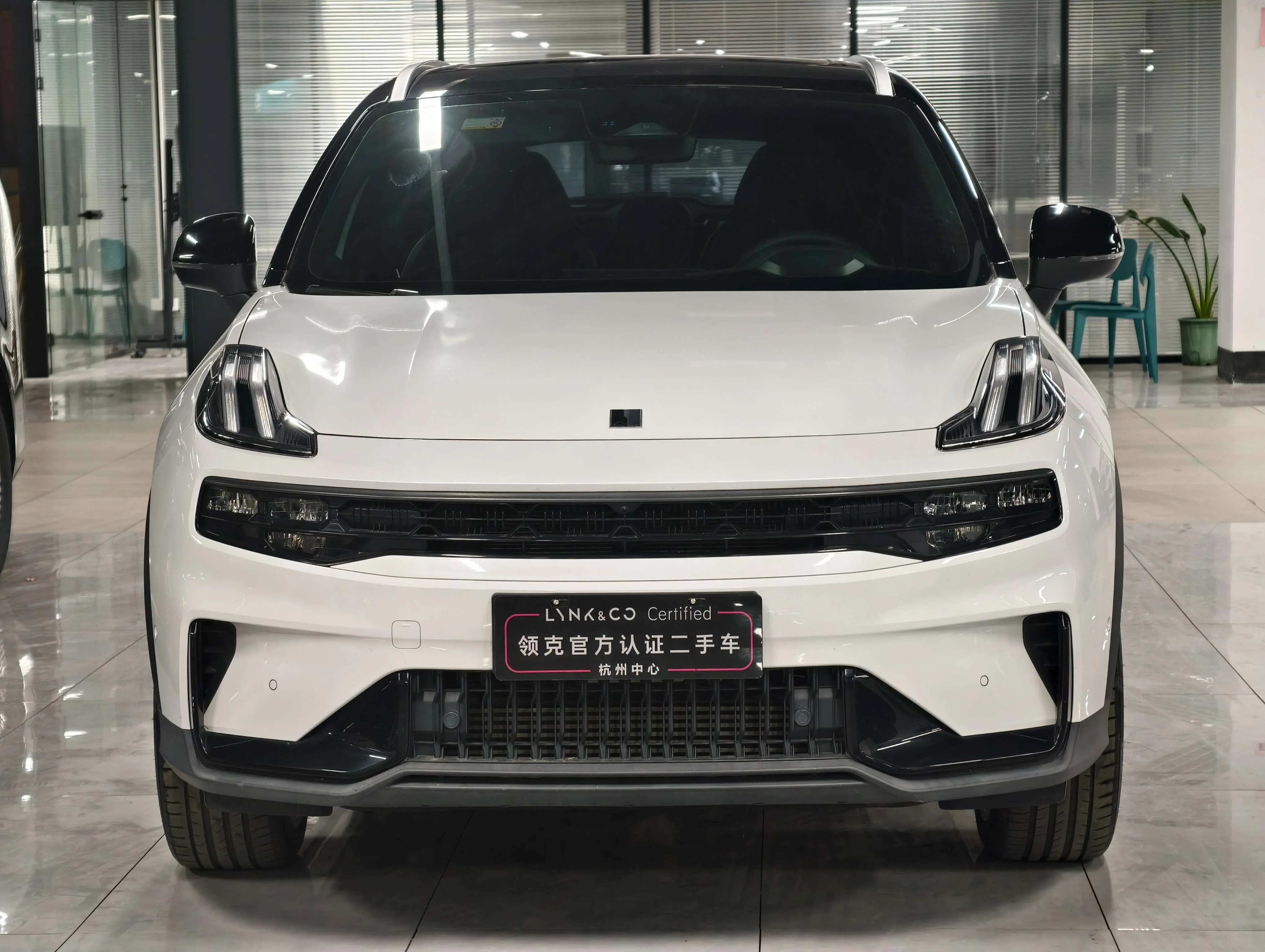 Lynk & Co 06