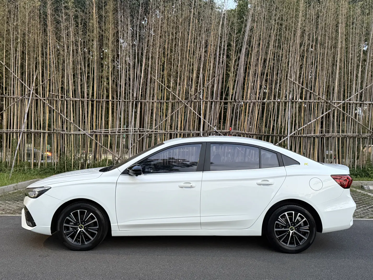 Roewe i5