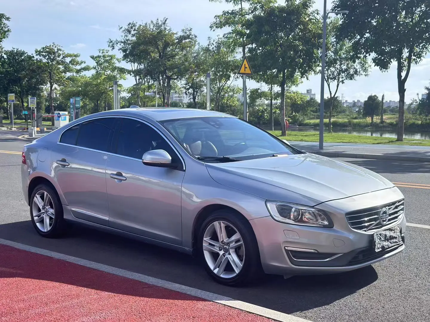 Volvo S60 (imported)