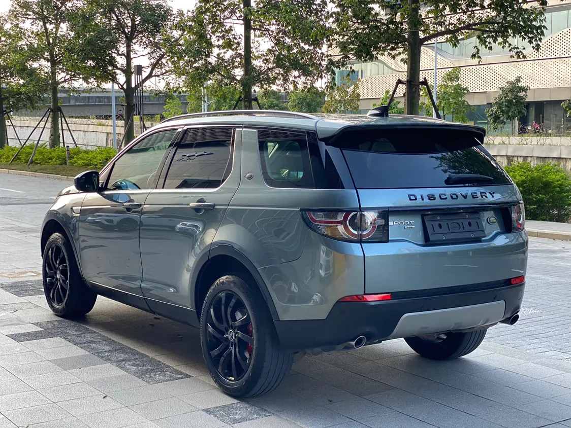 Land Rover Discover the magic