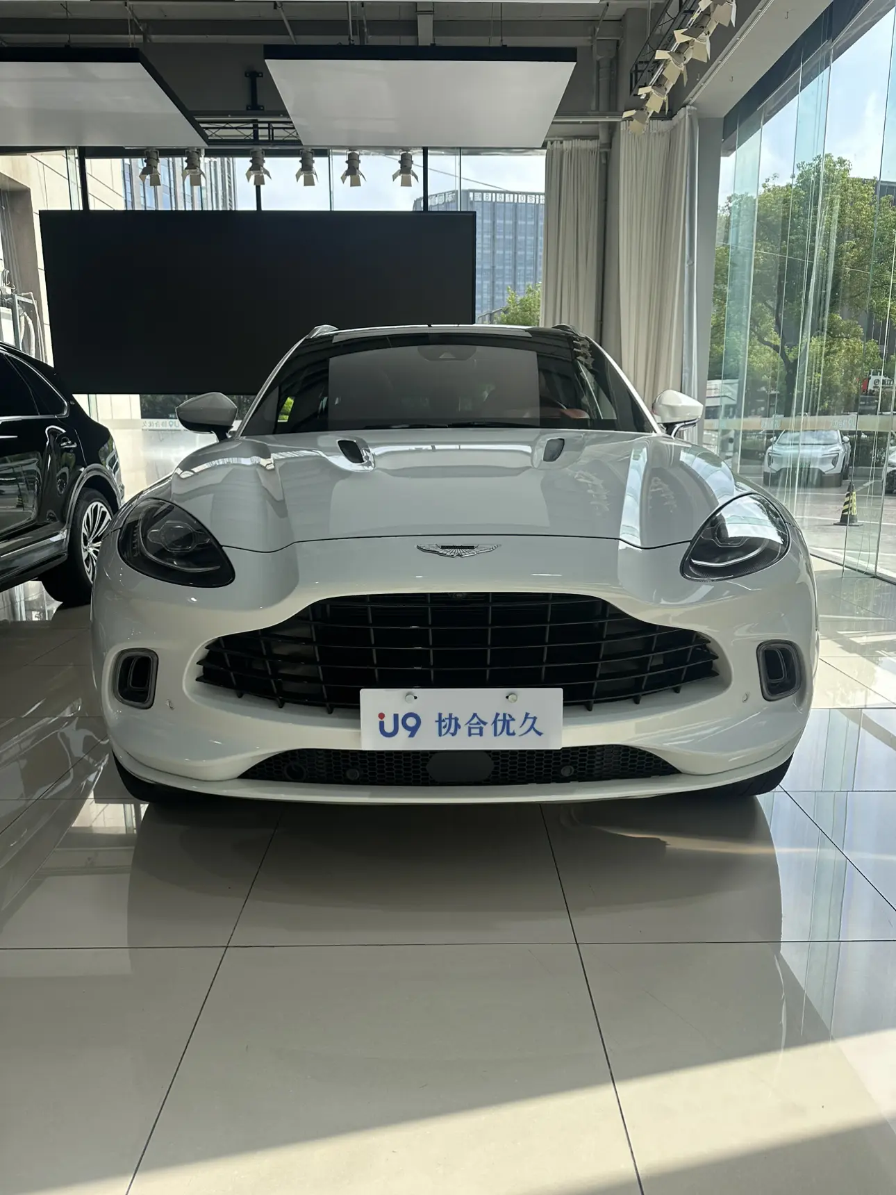 Aston Martin DBX