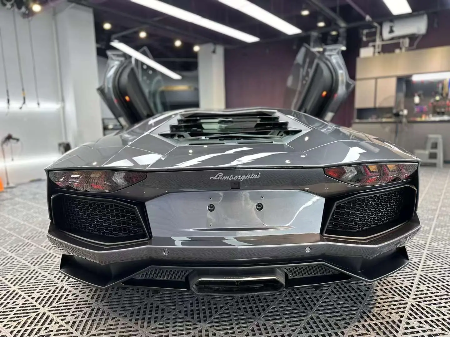 Lamborghini Aventador