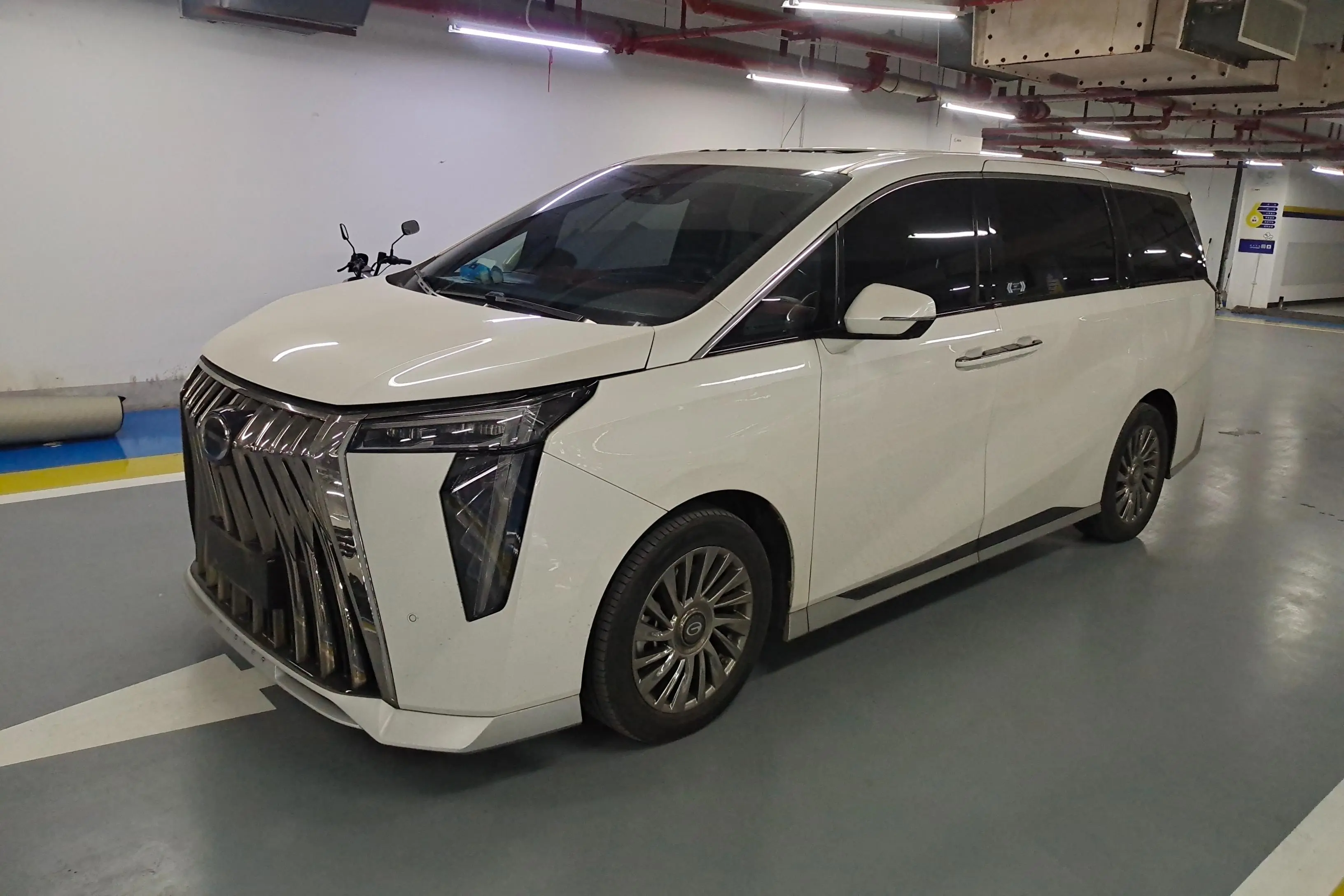 GAC Trumpchi M8  из Китая