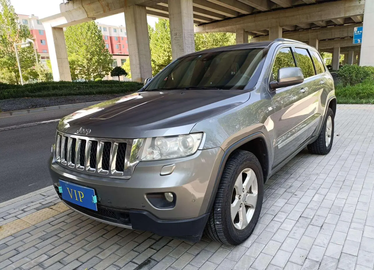 Jeep Grand Cherokee (imported)