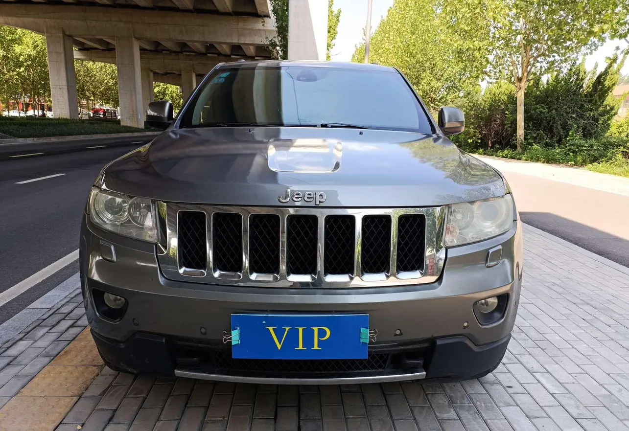 Jeep Grand Cherokee (imported)