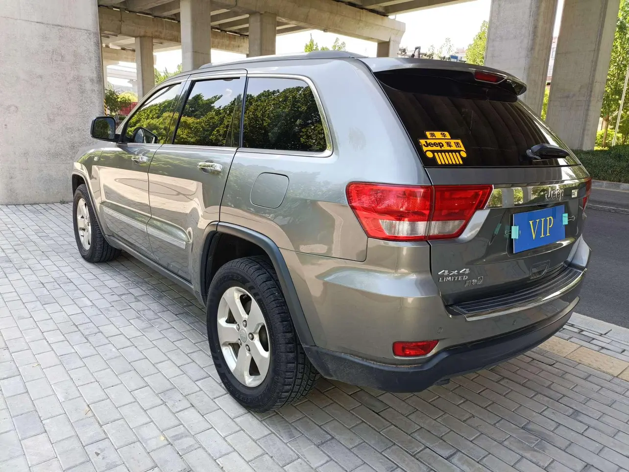 Jeep Grand Cherokee (imported)