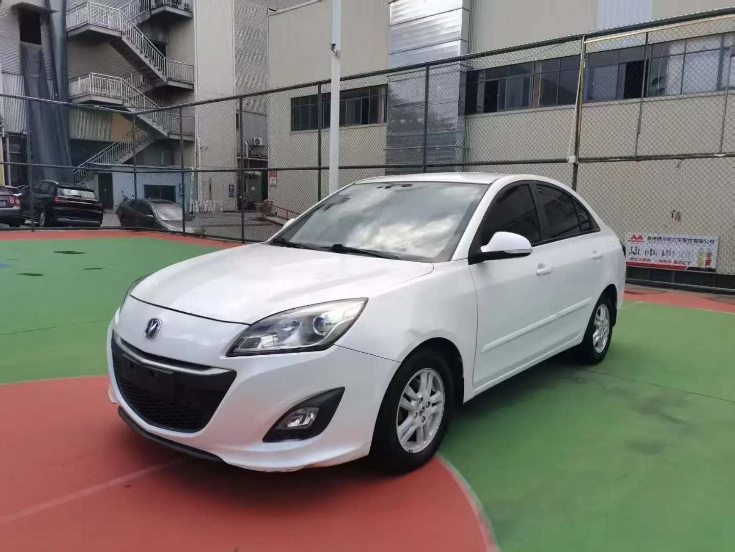 Changan Yuexiang V5  из Китая