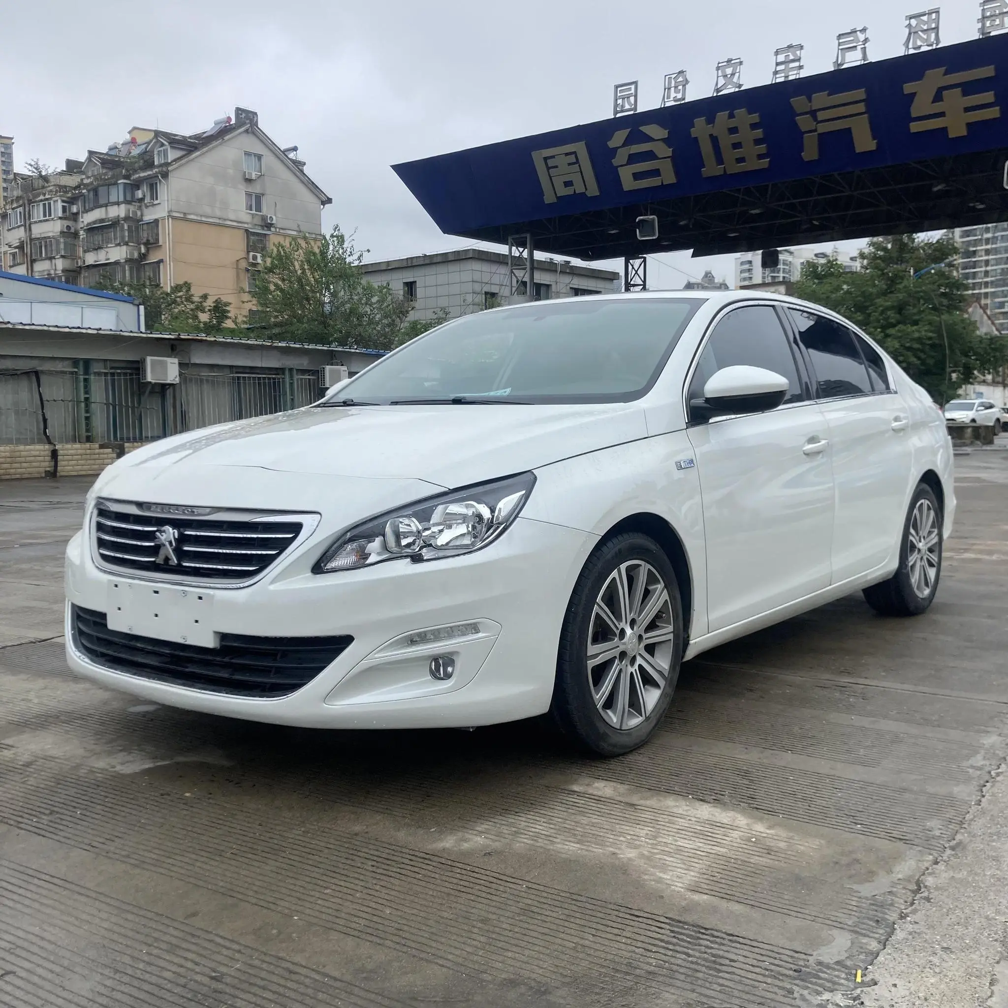 Peugeot 408