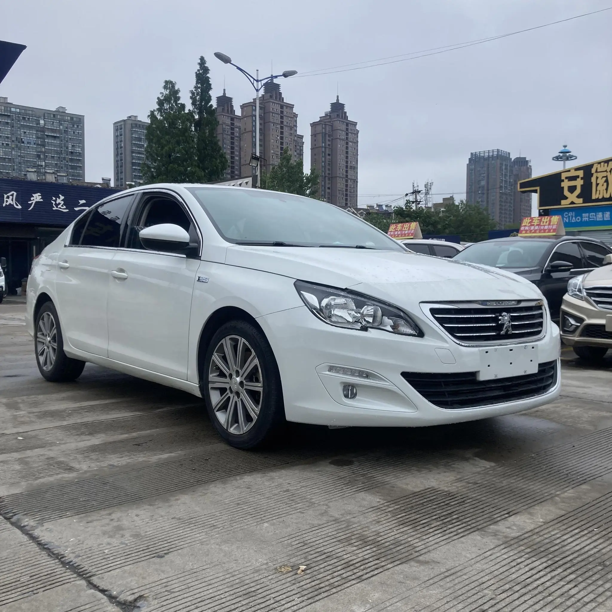 Peugeot 408