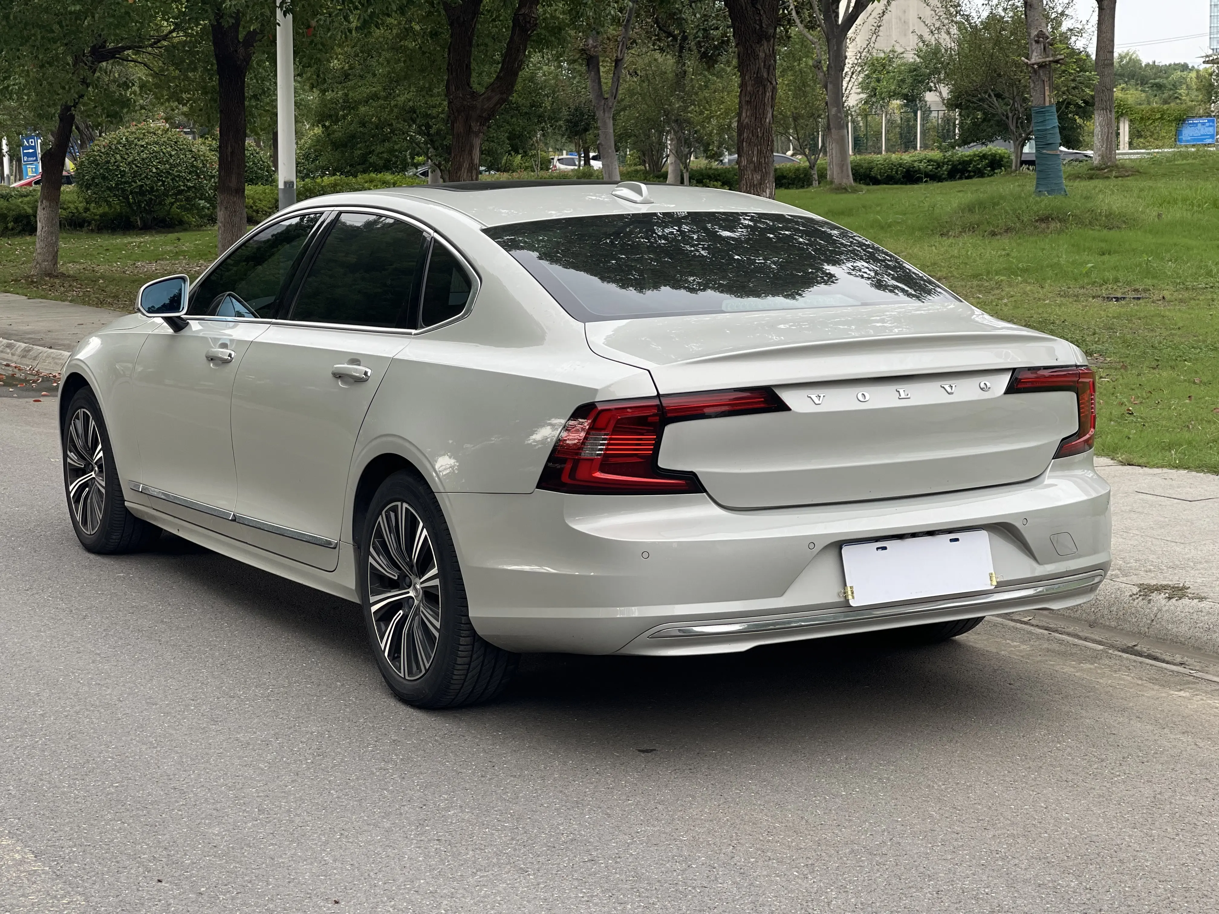 Volvo S90
