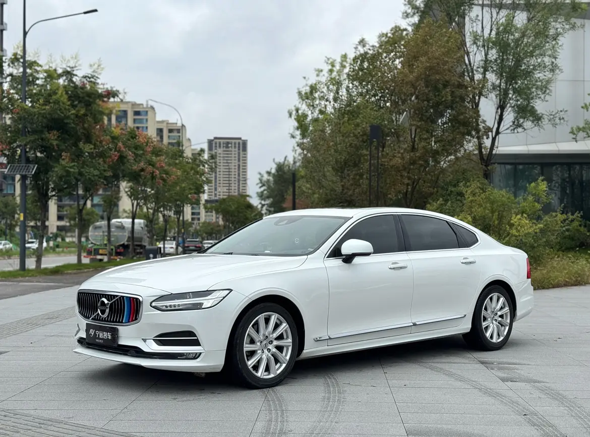 Volvo S90