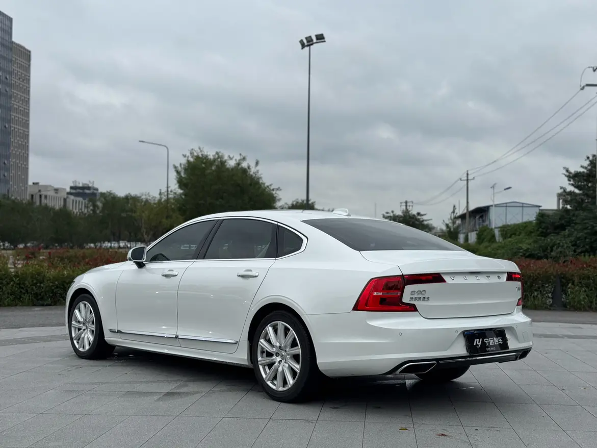 Volvo S90