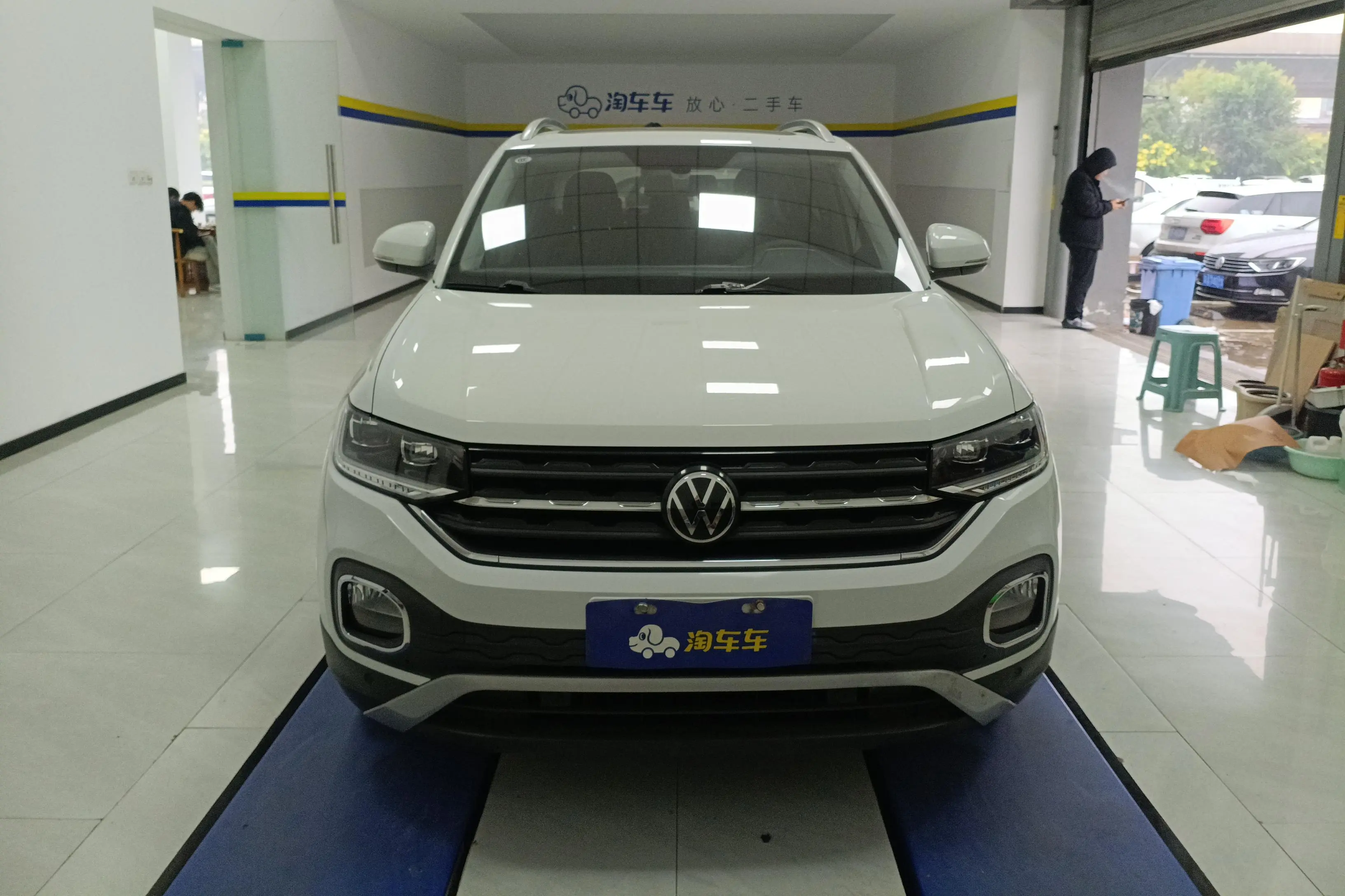 Volkswagen Explore the shadows  из Китая