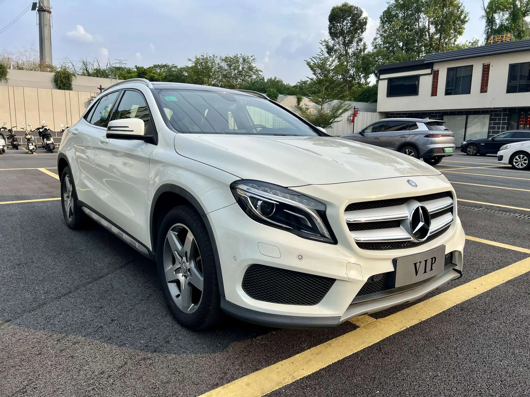 Mercedes-Benz GLA (imported)
