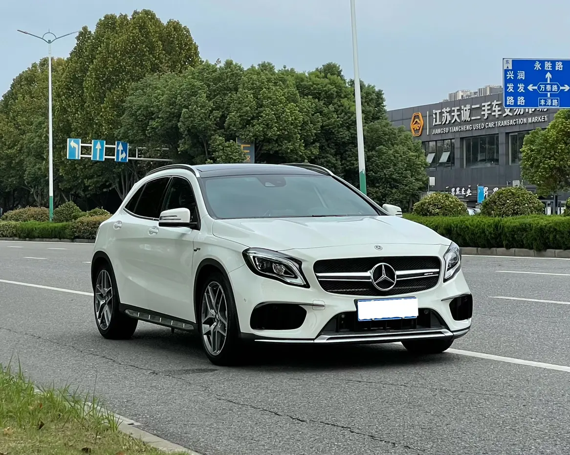 Mercedes-Benz GLA AMG
