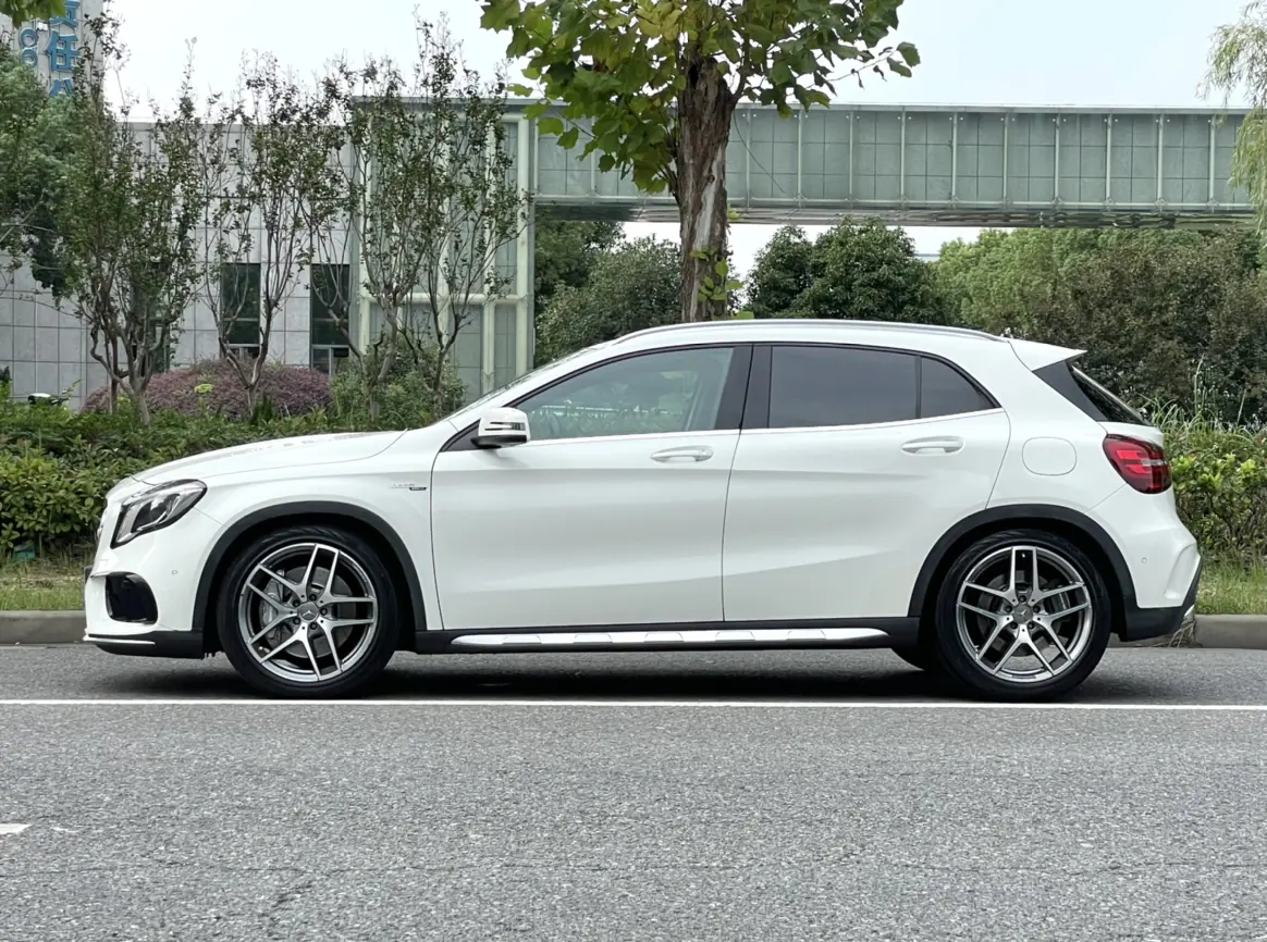 Mercedes-Benz GLA AMG