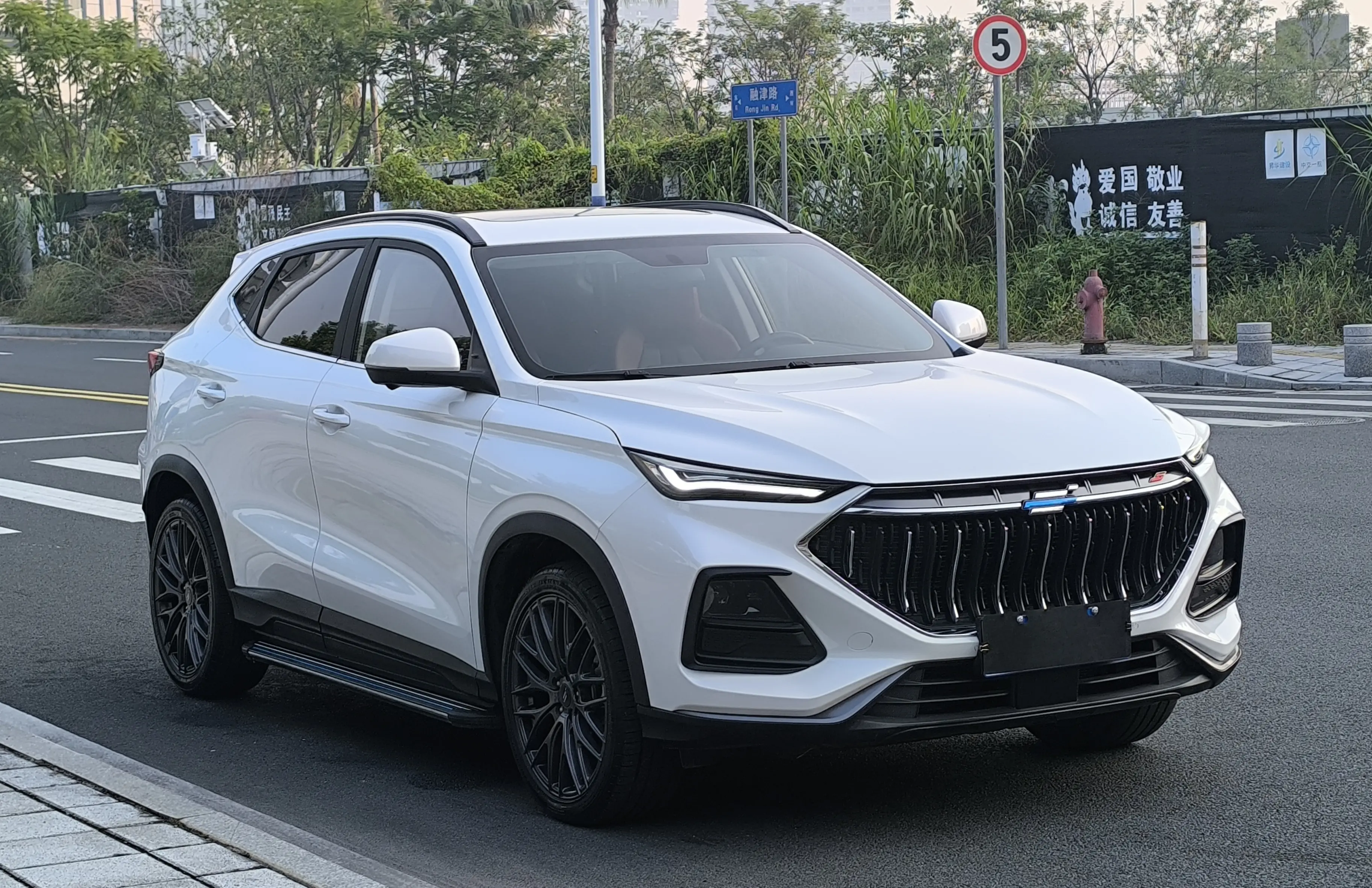 Oshan Changan Auchan X5