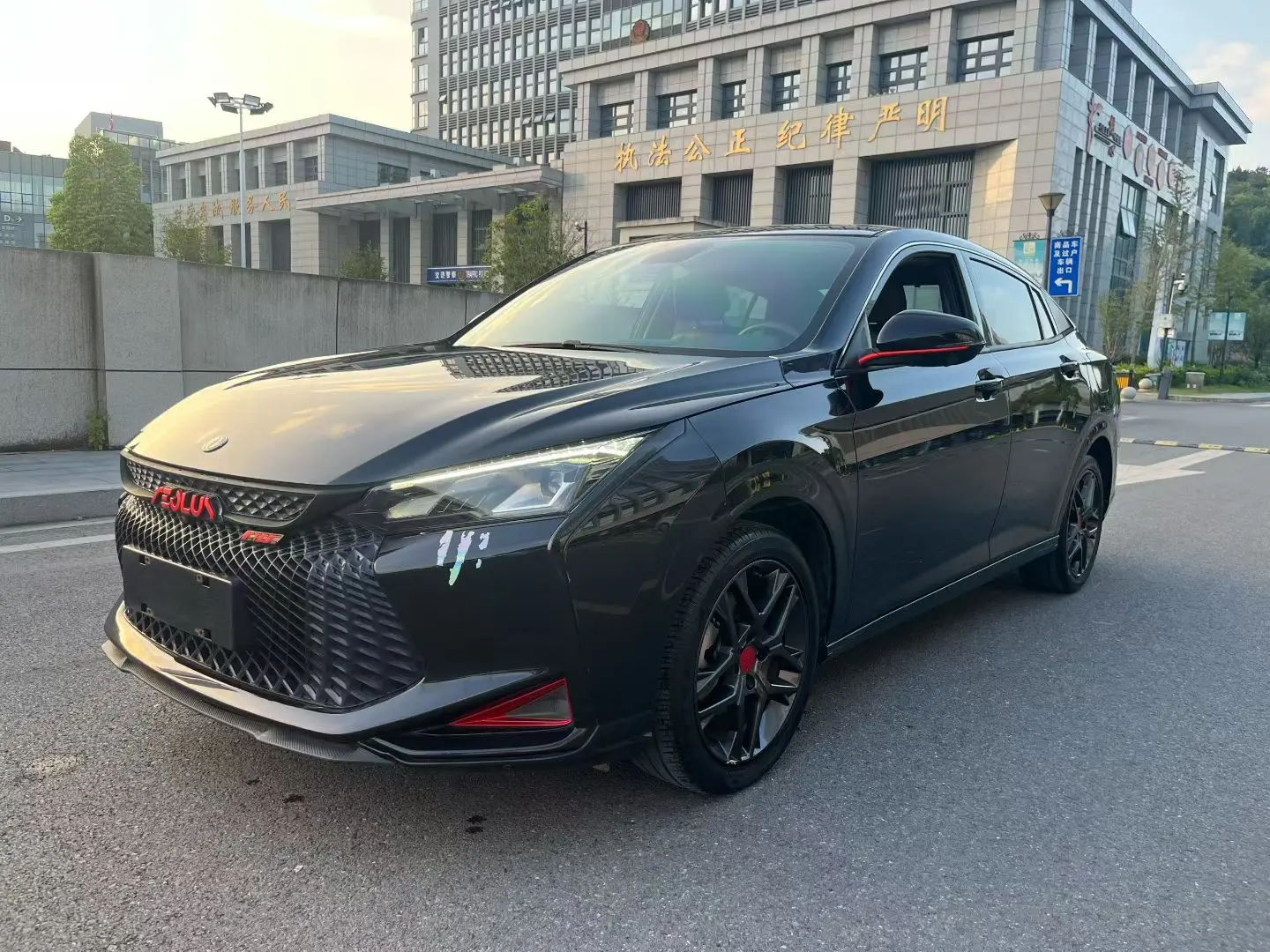 Dongfeng Yixuan  из Китая