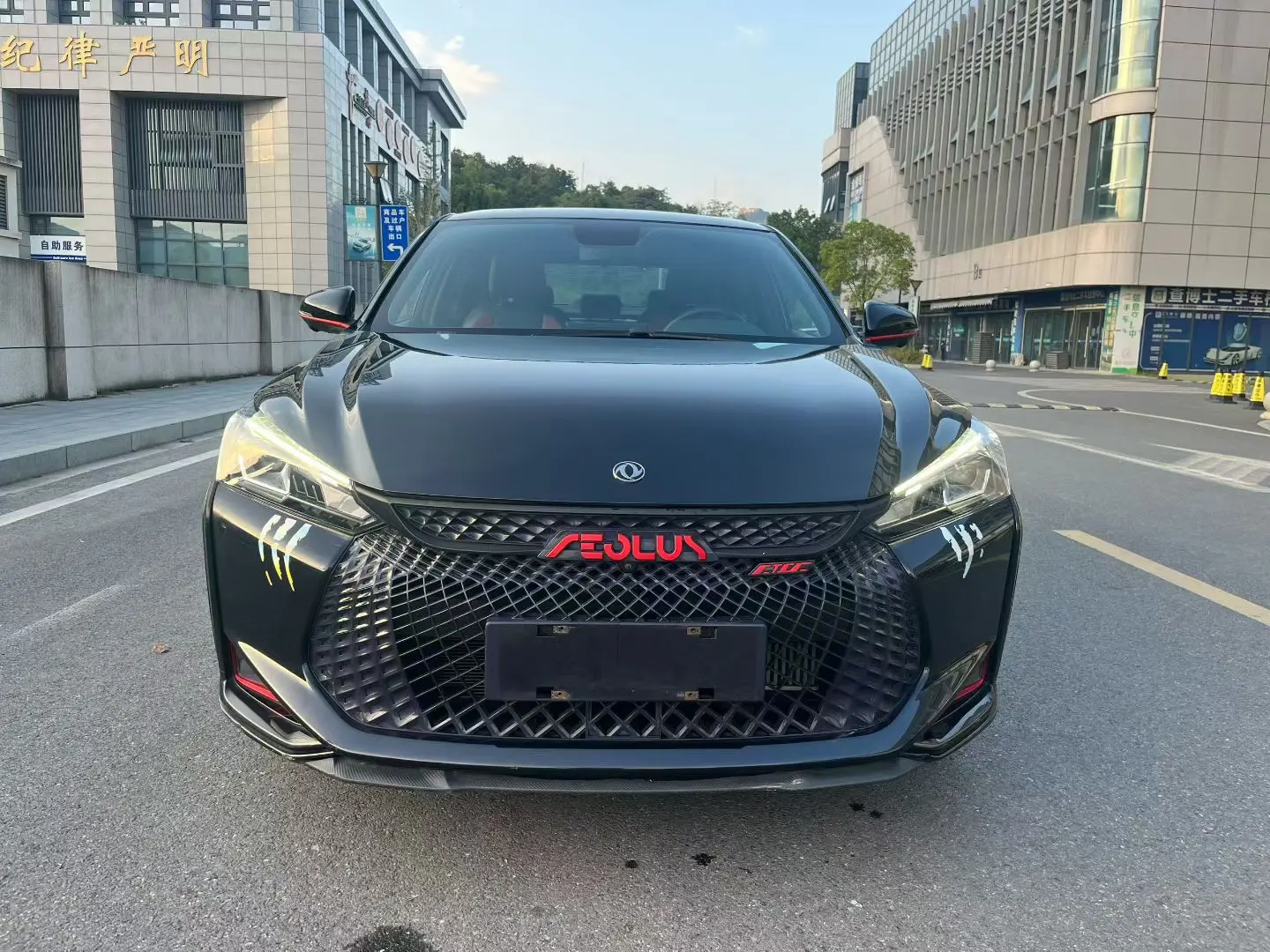 Dongfeng Yixuan  из Китая