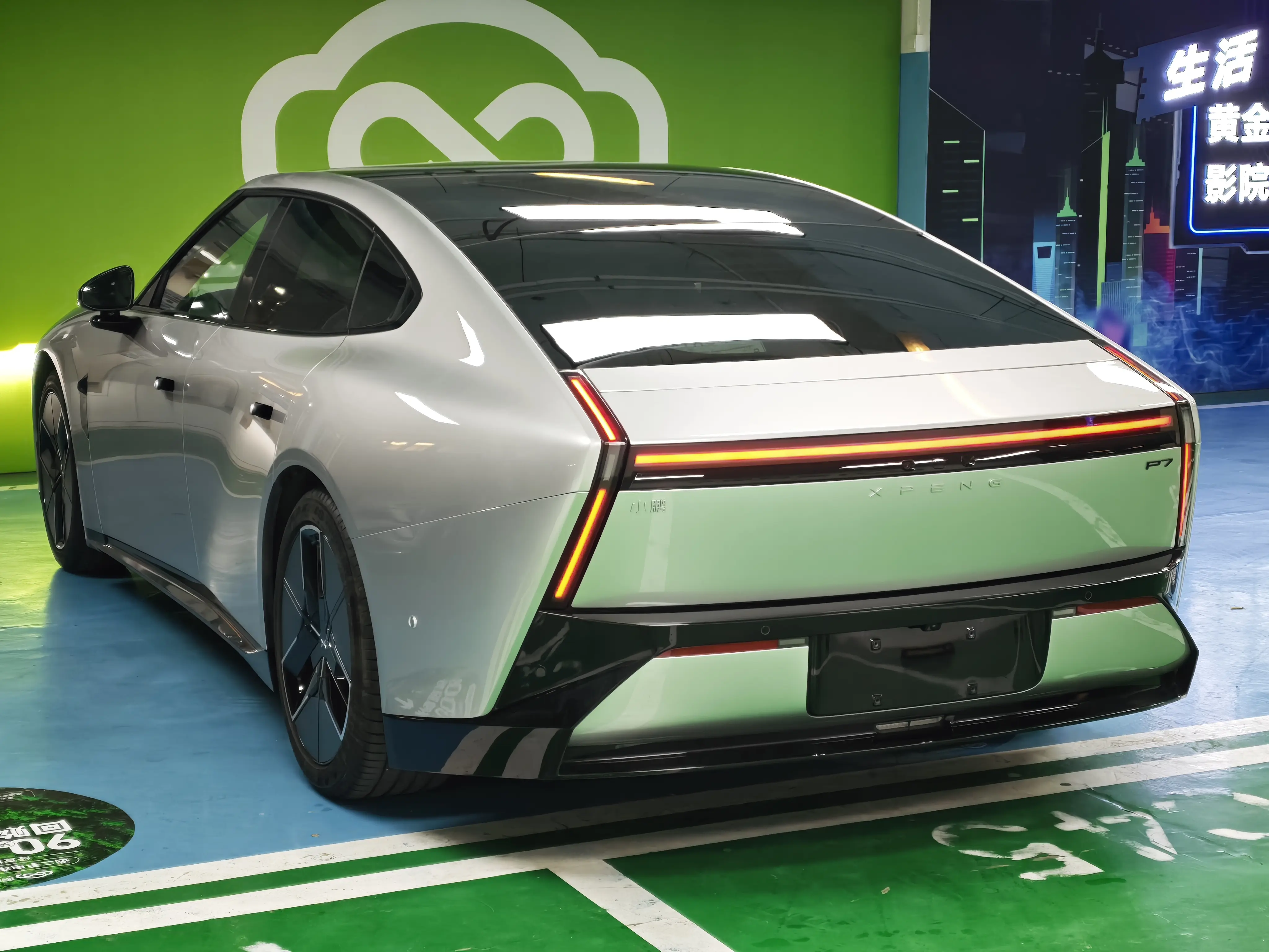 Xpeng P7