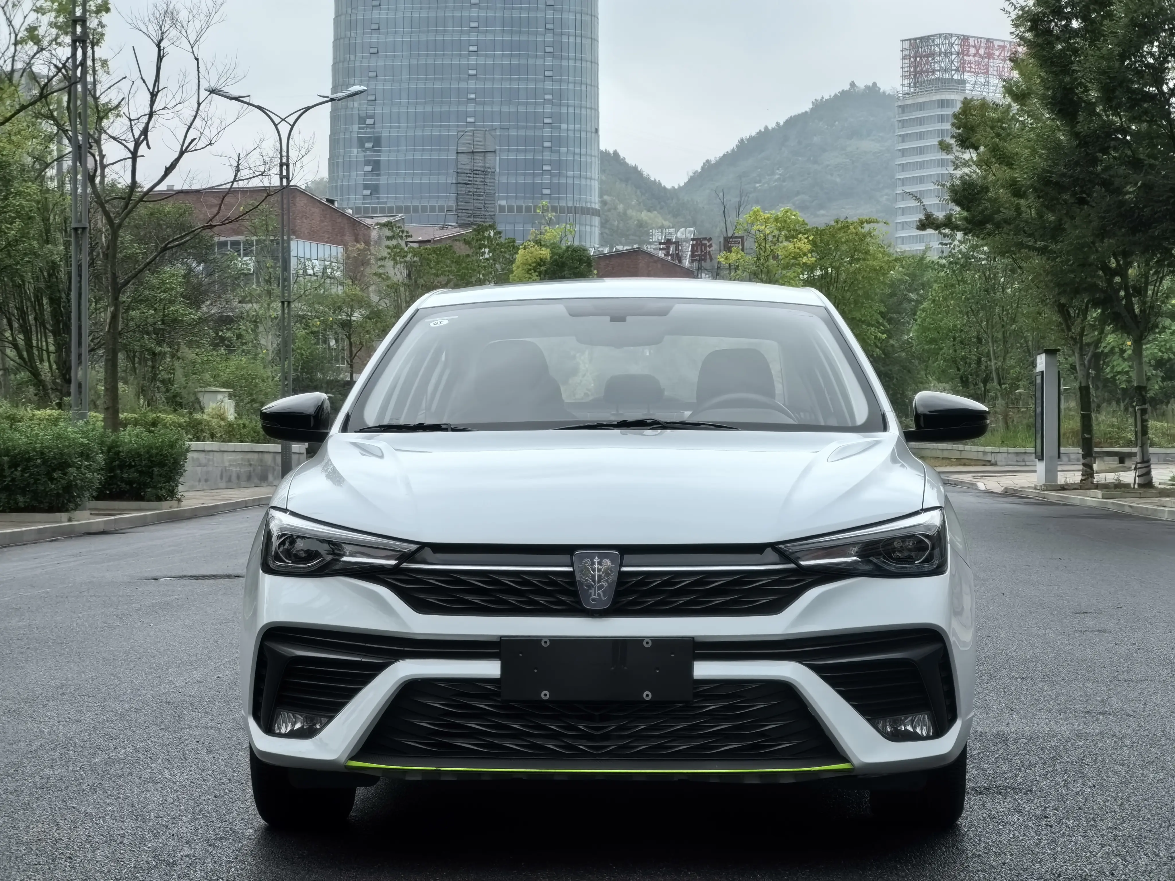 Roewe i5