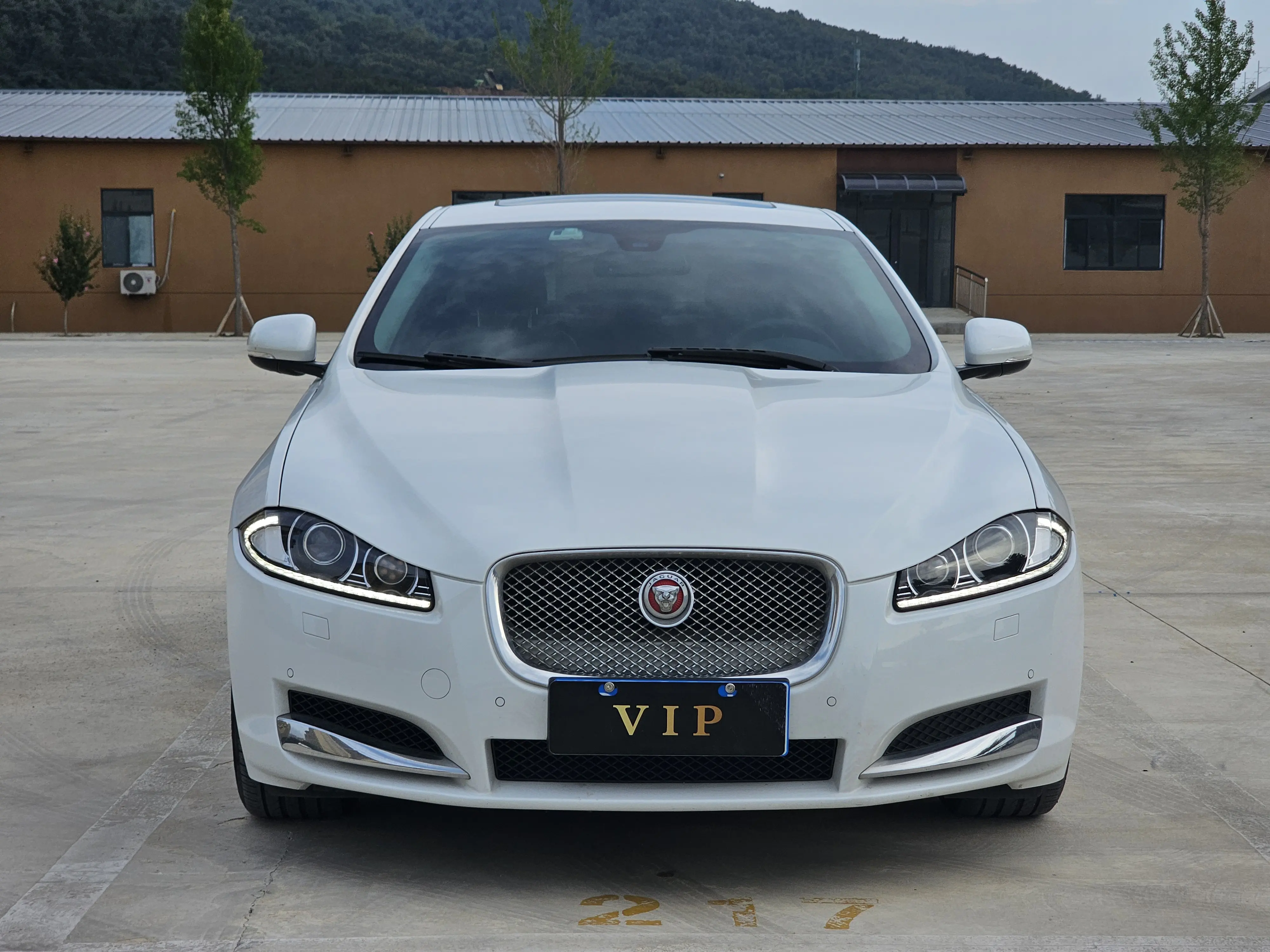 Jaguar XF