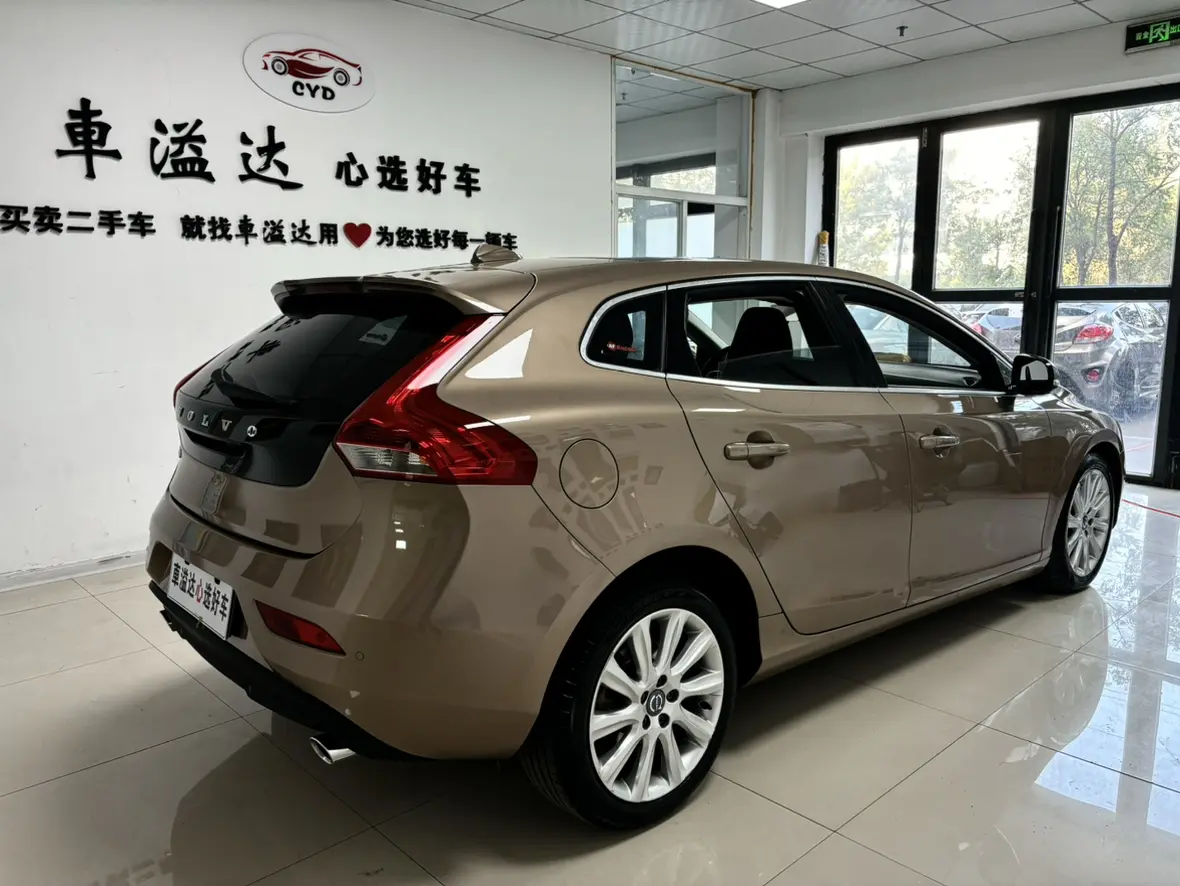 Volvo V40